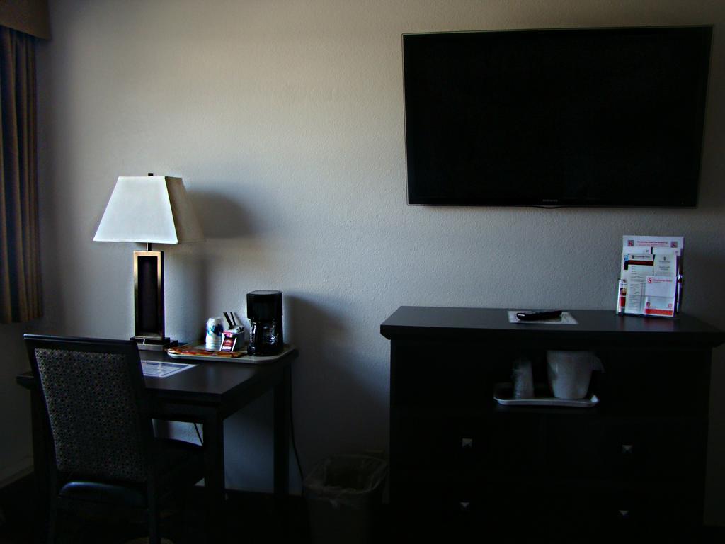 Stonebridge Hotel Fort Mcmurray Room photo
