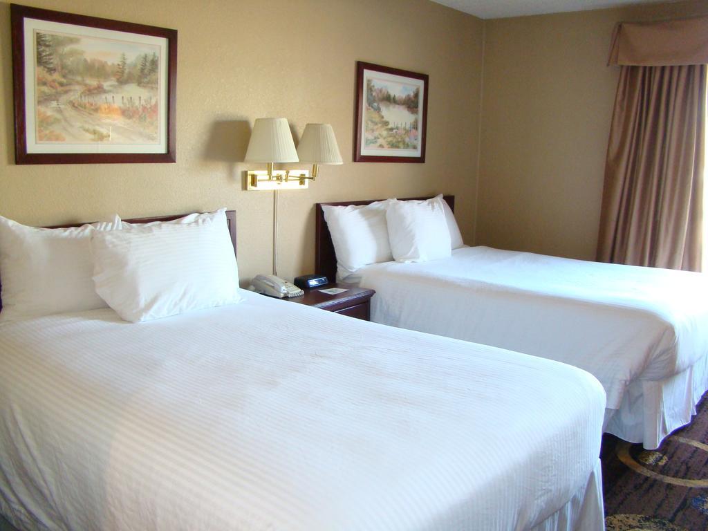 Stonebridge Hotel Fort Mcmurray Room photo
