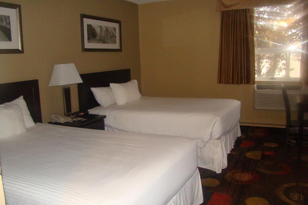 Stonebridge Hotel Fort Mcmurray Room photo